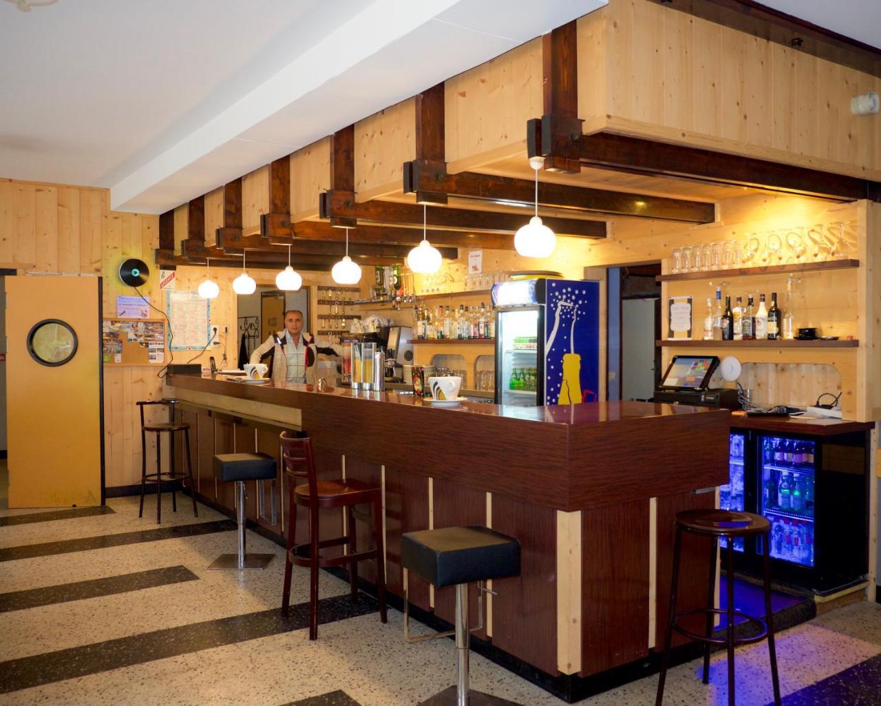 Hotel Belledonne Le Bourg-dʼOisans エクステリア 写真